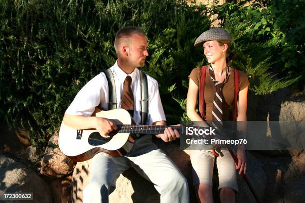 Serenade En El Parque Redrockalypse Utah Foto de stock y más banco de imágenes de Adulto - Adulto, Aire libre, Amor - Sentimiento