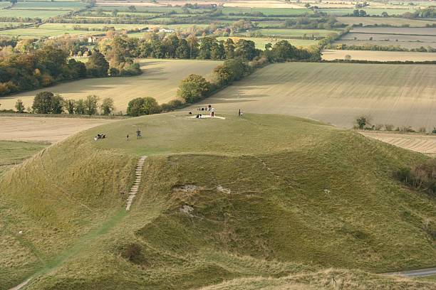 Dragon Hill Dragon Hill in Oxfordshire. Legend has it the dragon that St George killed was slain and buried here. uffington horse stock pictures, royalty-free photos & images
