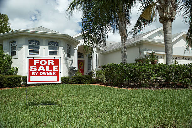 Home for sale House for sale by owner. house for sale by owner stock pictures, royalty-free photos & images