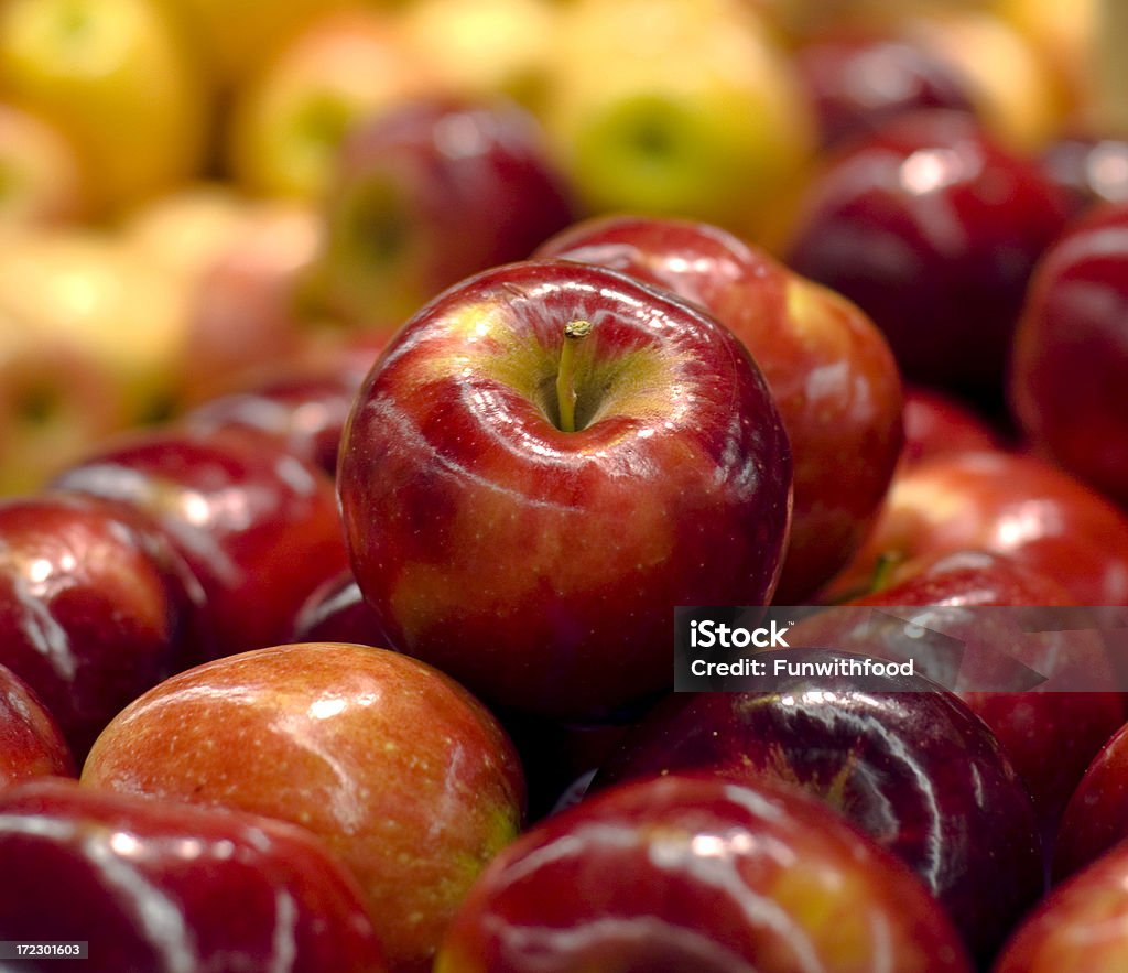 Maçãs Supermercado de mercearia conservar mercado de frutas frescas ver - Royalty-free Alimentação Saudável Foto de stock