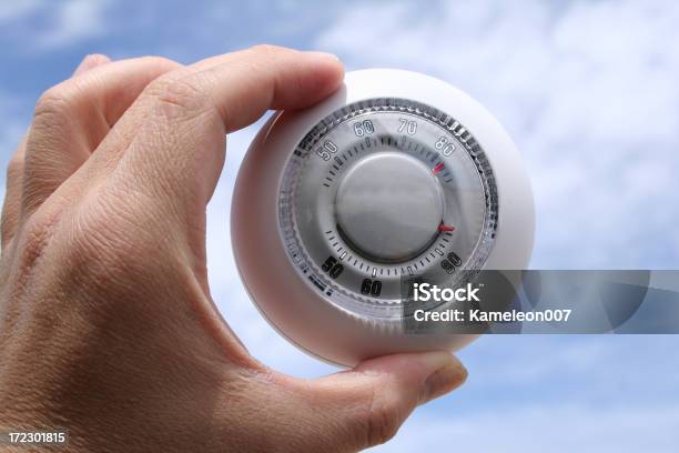 Thermostat Im Freien Stockfoto und mehr Bilder von Aufnahme von unten - Aufnahme von unten, Blau, Fotografie