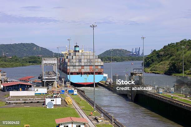 Photo libre de droit de Canal De Panama banque d'images et plus d'images libres de droit de Canal de Panama - Canal de Panama, Écluse, Cargo