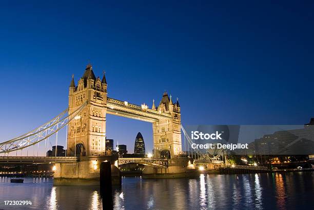 Foto de Tower Bridge e mais fotos de stock de Capitais internacionais - Capitais internacionais, Crepúsculo, Cultura Britânica