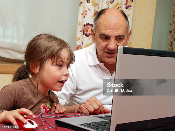 Dos Exploración Foto de stock y más banco de imágenes de Abuelo - Abuelo, Abuelos, Adulto