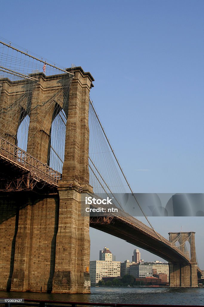 Brooklyn Bridge w Nowym Jorku - Zbiór zdjęć royalty-free (Amerykańska flaga)