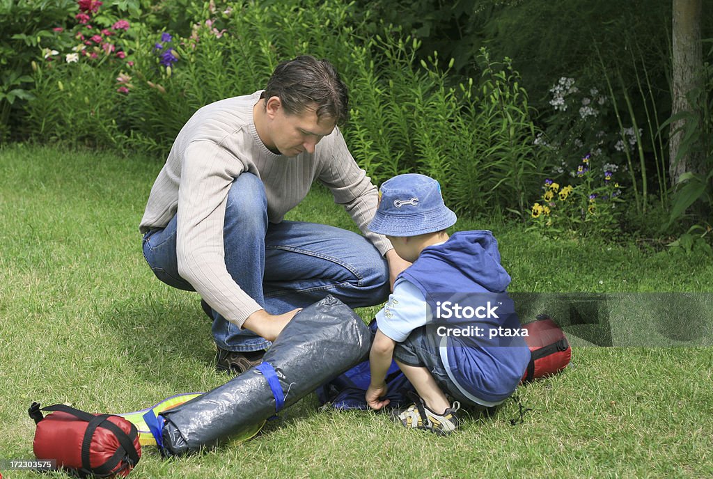 Père et fils de camping - Photo de Activité libre de droits