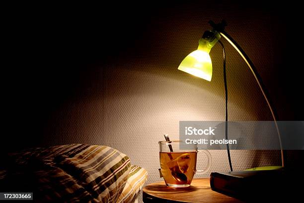 Sleepy Zeit Stockfoto und mehr Bilder von Nacht - Nacht, Nachttisch, Tee - Warmes Getränk