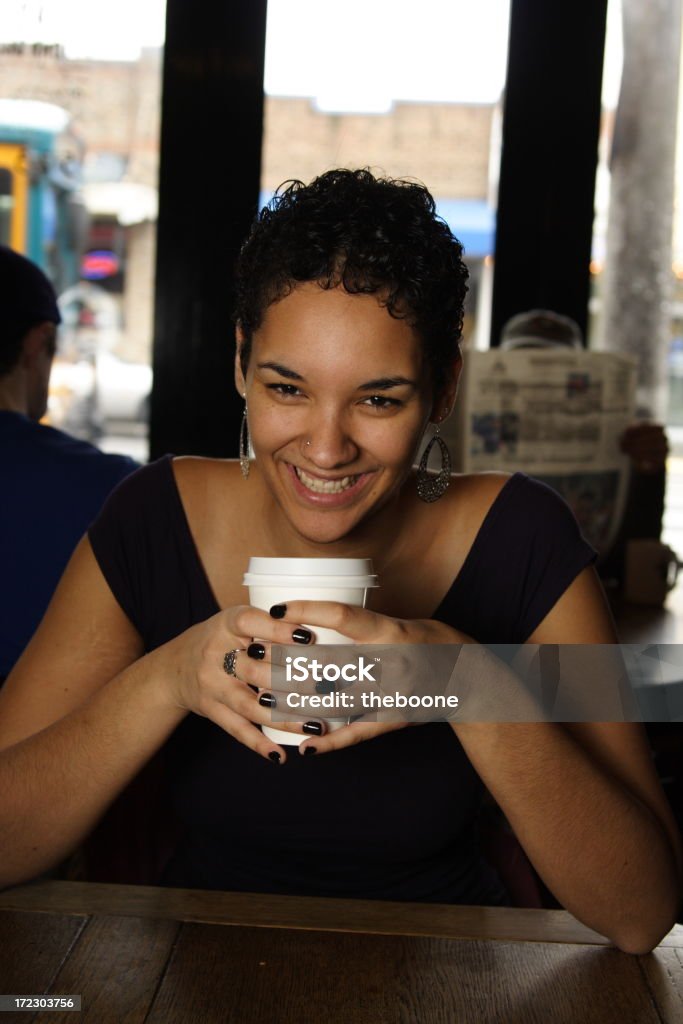 mulher jovem sorridente - Foto de stock de 18-19 Anos royalty-free