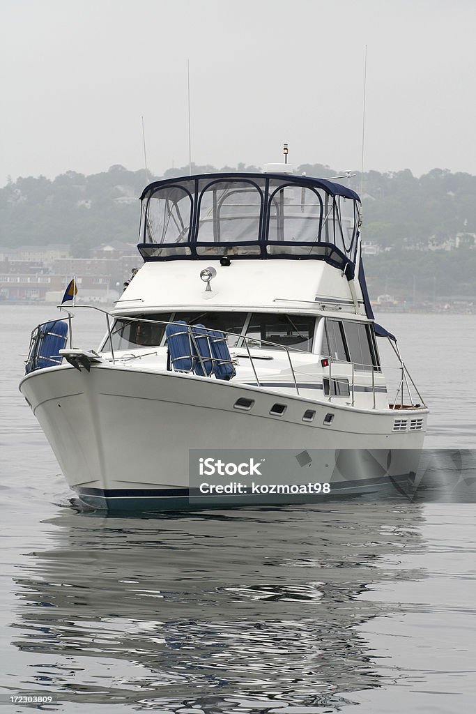 Ein Kajütboot - Lizenzfrei Wasserfahrzeug Stock-Foto