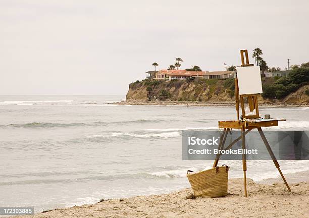 Escenario Costero Con Portadocumentos Con Caballete Foto de stock y más banco de imágenes de Pablo Picasso