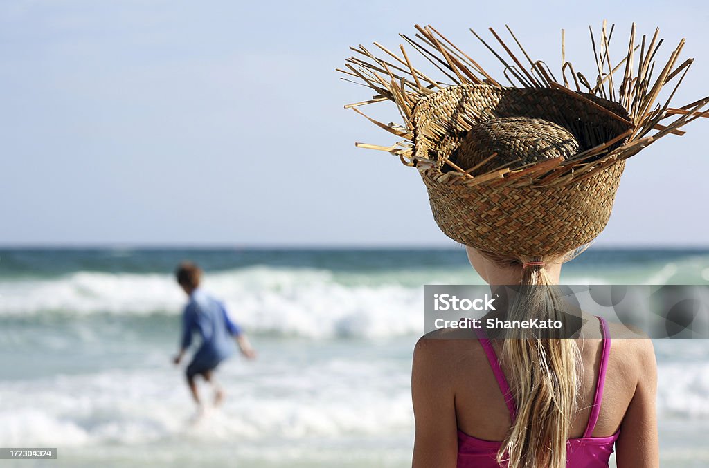 Diversão na praia - Foto de stock de Chapéu de palha royalty-free