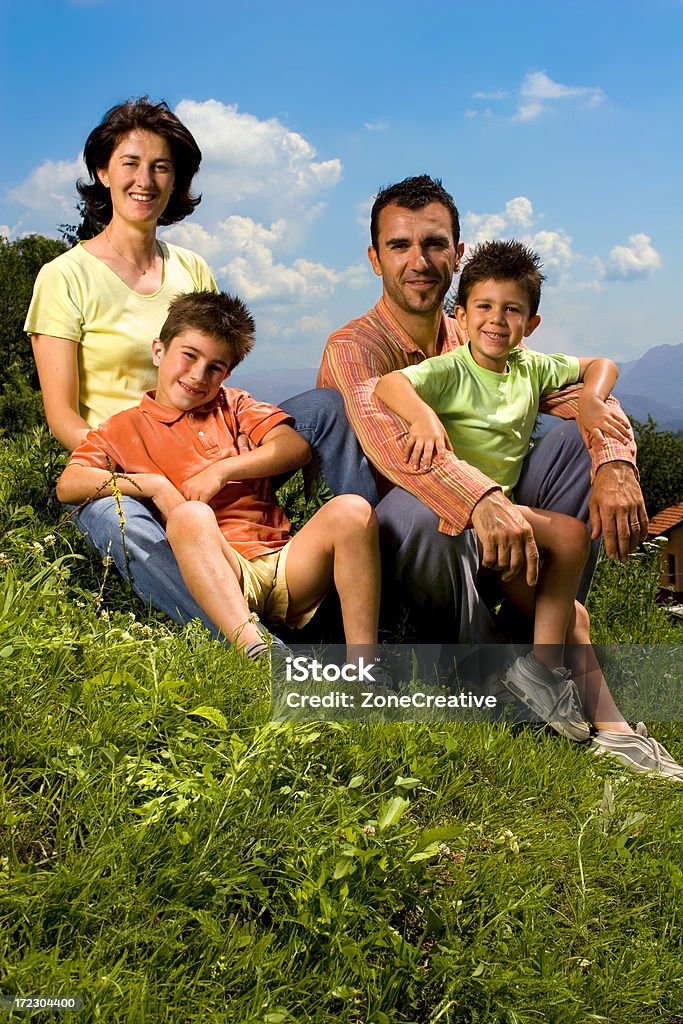 Família feliz - Foto de stock de Abraçar royalty-free