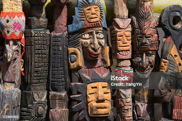 Peruano Muito Finos Esculpidos Madeira Sóis Lembranças Com Handpainted Rostos - Fotografias de stock e mais imagens de Peru - América do Sul