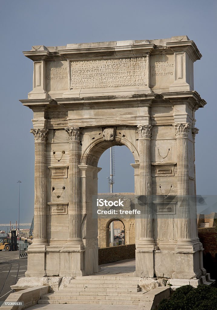 Trajan's Arch (от стены) - Стоковые фото Анкона роялти-фри
