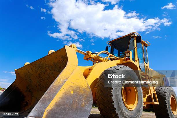 Frontal Cargador De 2 Foto de stock y más banco de imágenes de Cavadora mecánica - Cavadora mecánica, Solar de construcción, Tractor