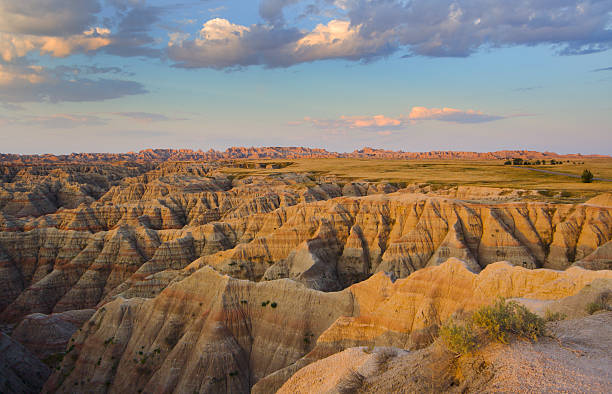 manhã de badlands - black hills - fotografias e filmes do acervo