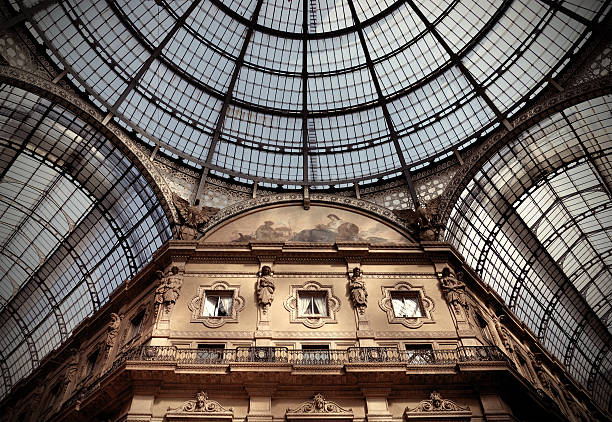 istock italian shopping mall 172306363