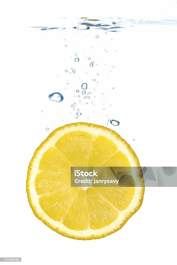 Лимонная долька в водой - Стоковые фото Алкоголь - напиток роялти-фри