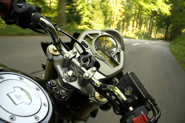 motorbiking louco - motorcycle motorcycle point of view road biker - fotografias e filmes do acervo