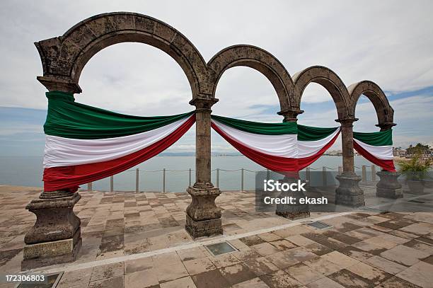 Photo libre de droit de Los Arcos À Puerto Vallarta banque d'images et plus d'images libres de droit de Drapeau mexicain - Drapeau mexicain, Amérique latine, Arc - Élément architectural