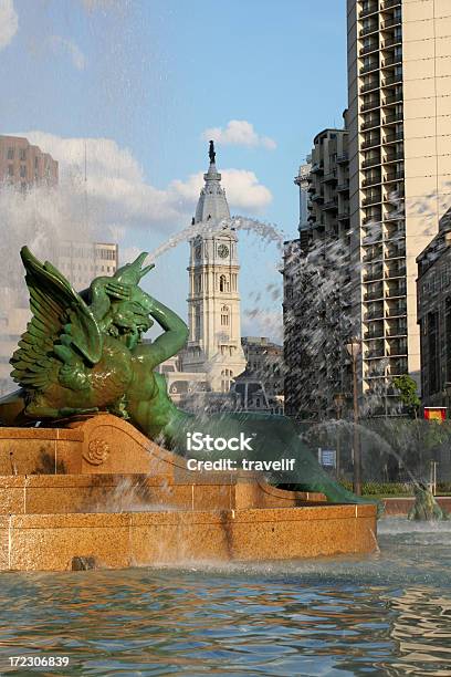 Logan Squarephiladelphia City Hall En El Fondo Foto de stock y más banco de imágenes de Escultura - Escultura, Filadelfia - Pensilvania, Agua