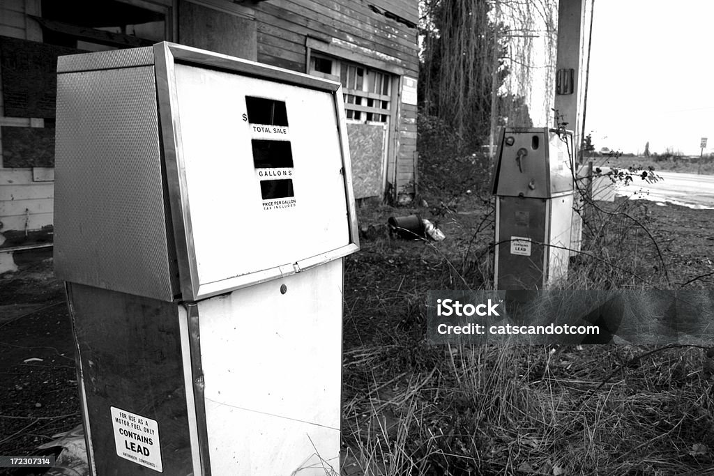 Vieille abandonnée fondamentale de carburant à la station d'essence dans Enumclaw Washington - Photo de A l'abandon libre de droits