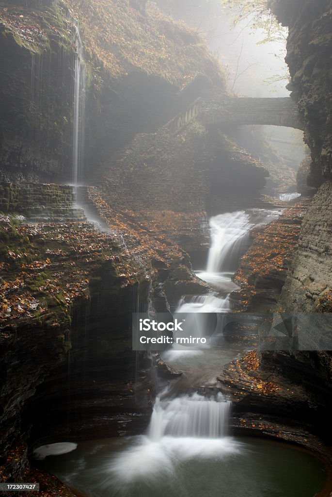 Cachoeira místico - Foto de stock de Alpondra royalty-free
