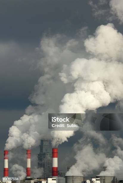 Загрязнение Воздуха — стоковые фотографии и другие картинки Большой город - Большой город, Дымовая труба, Дымоход