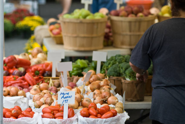 istock Farmers' Market 172307815