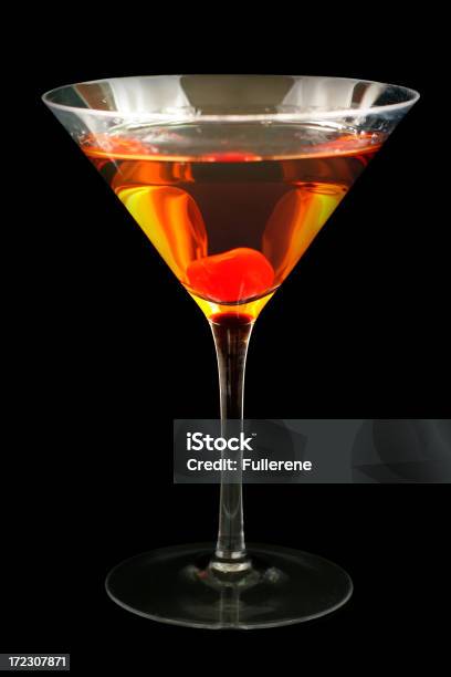 Manhattan - Fotografias de stock e mais imagens de Fundo Preto - Fundo Preto, Cocktail, Cocktail Manhattan