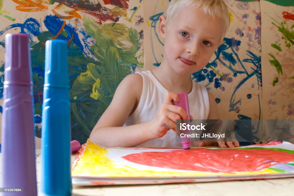 Niño pintura - Foto de stock de Alegría libre de derechos