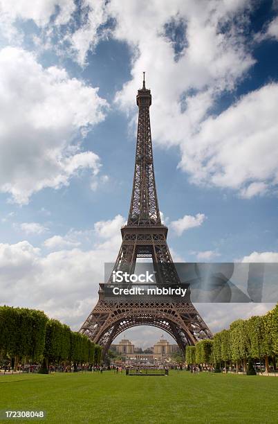 Wieża Eiffela - zdjęcia stockowe i więcej obrazów Bez ludzi - Bez ludzi, Europa - Lokalizacja geograficzna, Fotografika