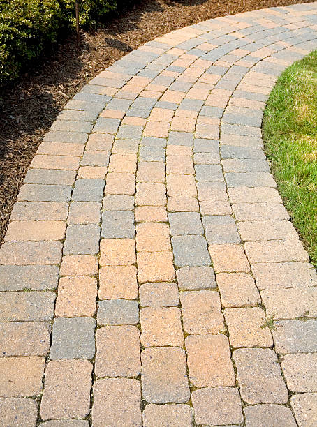 istock Modern Luxury Home Suburbia Sidewalk 172308063