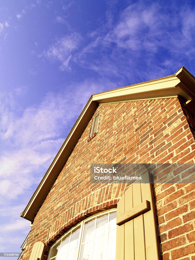 Maison de briques avec sky - Photo de Auvent libre de droits