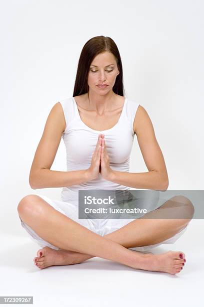 Meditação - Fotografias de stock e mais imagens de Adulto - Adulto, Beleza, Cena de tranquilidade