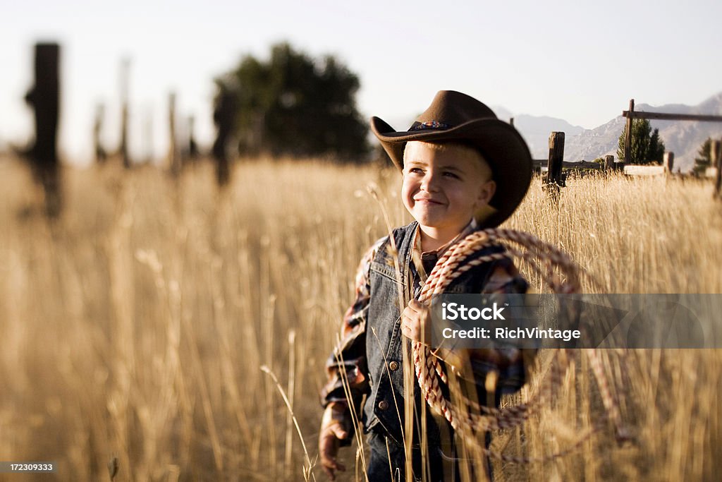 Молодые Cowboy - Стоковые фото 4-5 лет роялти-фри