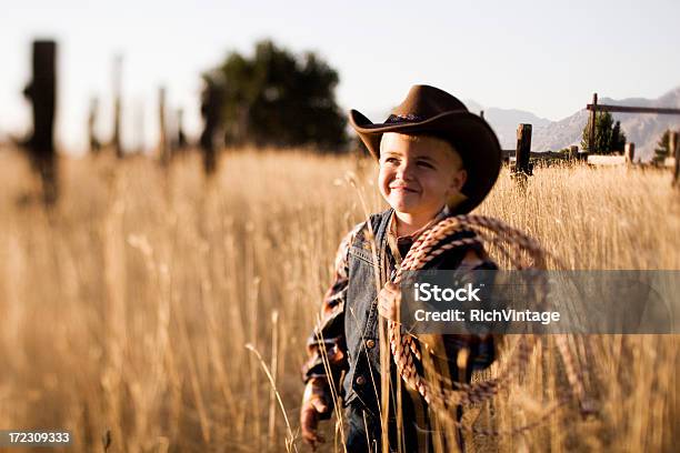 Молодые Cowboy — стоковые фотографии и другие картинки 4-5 лет - 4-5 лет, Верёвка, Воображение