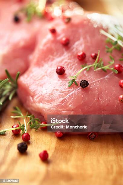 Raw Frischen Und Saftiges Steakfilets Stockfoto und mehr Bilder von Chili-Schote - Chili-Schote, Cutlet, Fett - Nährstoff