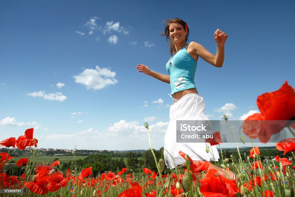 Jumping in poppies - Lizenzfrei Aktivitäten und Sport Stock-Foto