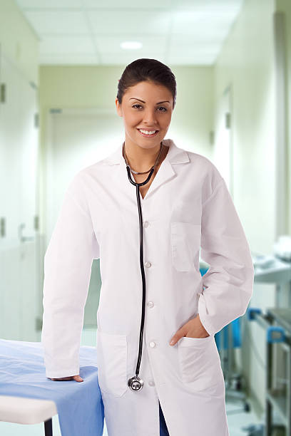 sorrindo enfermeira - stethoscope human hand doctor handcarves - fotografias e filmes do acervo