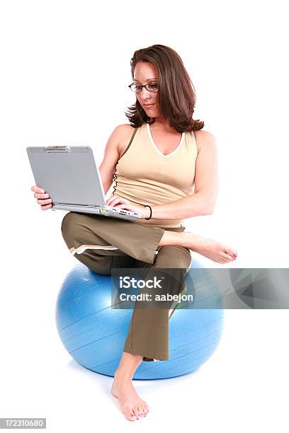 Workaholic - Fotografie stock e altre immagini di Computer portatile - Computer portatile, Sfondo bianco, Yoga