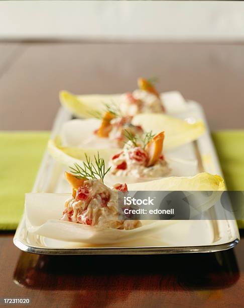 Indivia Antipasto Di Salmone - Fotografie stock e altre immagini di Indivia - Indivia, Salmone - Frutto di mare, Alimentazione sana