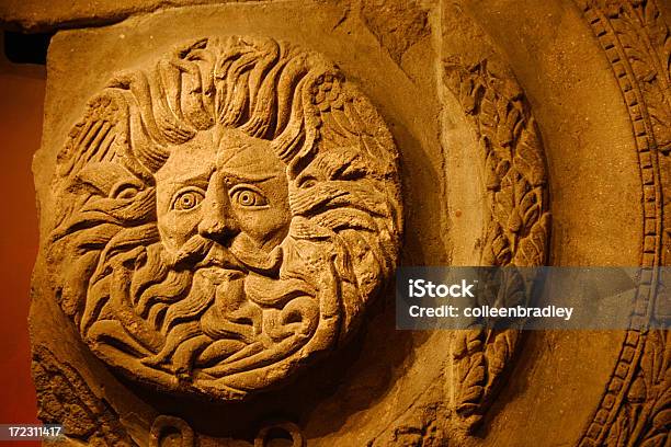 Романокельтский Горгонаs Руководитель Солнце Бог Римские Бани Ванная Комната — стоковые фотографии и другие картинки Бат - Англия