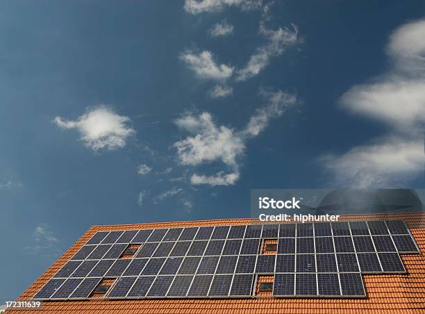 Pannello Solare - Fotografie stock e altre immagini di Ambiente - Ambiente, Apparecchiatura solare, Architettura