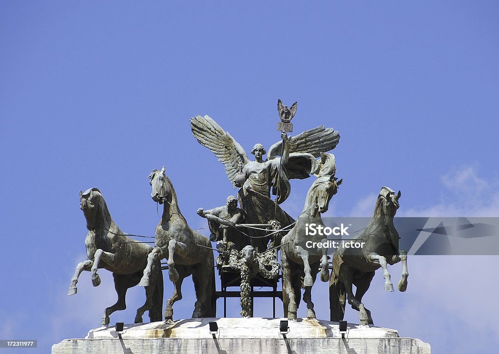 Estátua no Palácio de giustizia em Roma - Royalty-free Carro de guerra Foto de stock