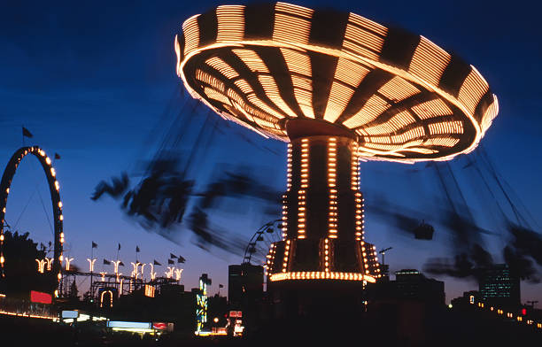 Carrossel de Parque de Diversões - fotografia de stock