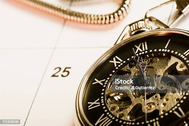 Calendário E Relógio De Bolso - Fotografias de stock e mais imagens de 12 Horas - 12 Horas, Acessório, Algarismo Romano