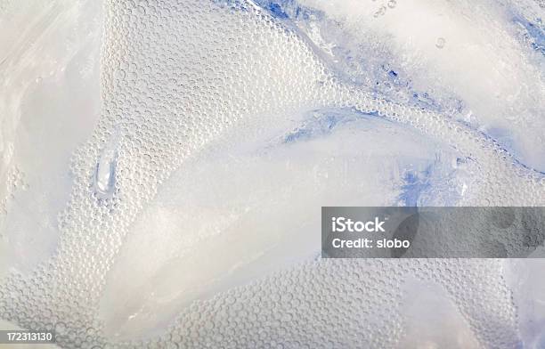 Bubbles Und Eis Stockfoto und mehr Bilder von Eisgetränk - Kaltes Getränk - Eisgetränk - Kaltes Getränk, Frost, Abstrakt