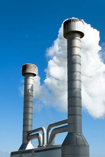 dwa kominy - geothermal power station pipe steam alternative energy zdjęcia i obrazy z banku zdjęć