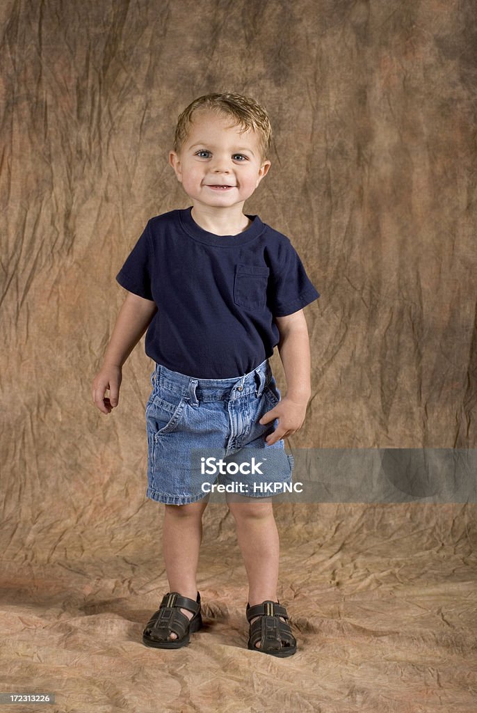 Bebé niño de pie postura - Foto de stock de Libro anual libre de derechos
